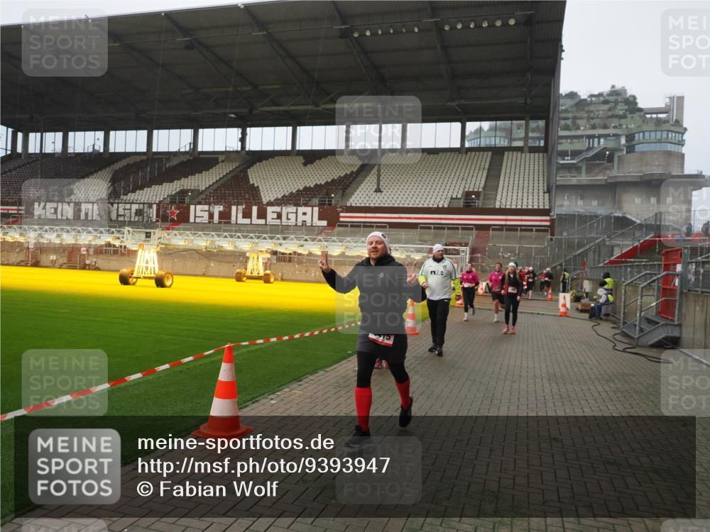 07.12.2025 - St. Pauli X-Mass-Run No. 15 Fabian Wolf http://msf.ph/oto/9393947 07.12.2025 10:22:01 Ziel 1488, 2944, 2945, 3999, 4000, 4321, 4322, 4323, 4415 meine-sportfotos.de