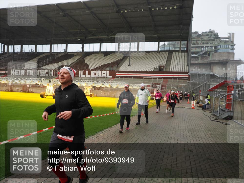 07.12.2025 - St. Pauli X-Mass-Run No. 15 Fabian Wolf http://msf.ph/oto/9393949 07.12.2025 10:22:02 Ziel 1488, 2944, 2945, 3999, 4000, 4321, 4322, 4323, 4415 meine-sportfotos.de