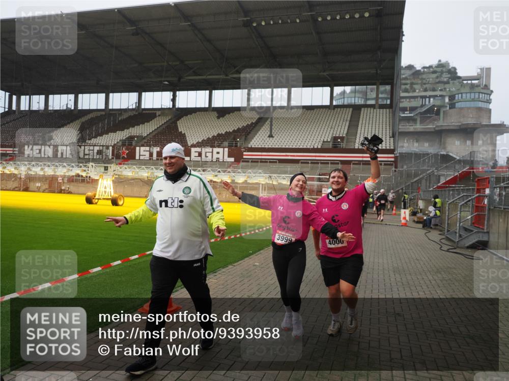 07.12.2025 - St. Pauli X-Mass-Run No. 15 Fabian Wolf http://msf.ph/oto/9393958 07.12.2025 10:22:06 Ziel 1371, 1488, 2817, 2818, 2819, 2945, 3431, 3736, 3999, 4000, 4321, 4322, 4323, 4415 meine-sportfotos.de