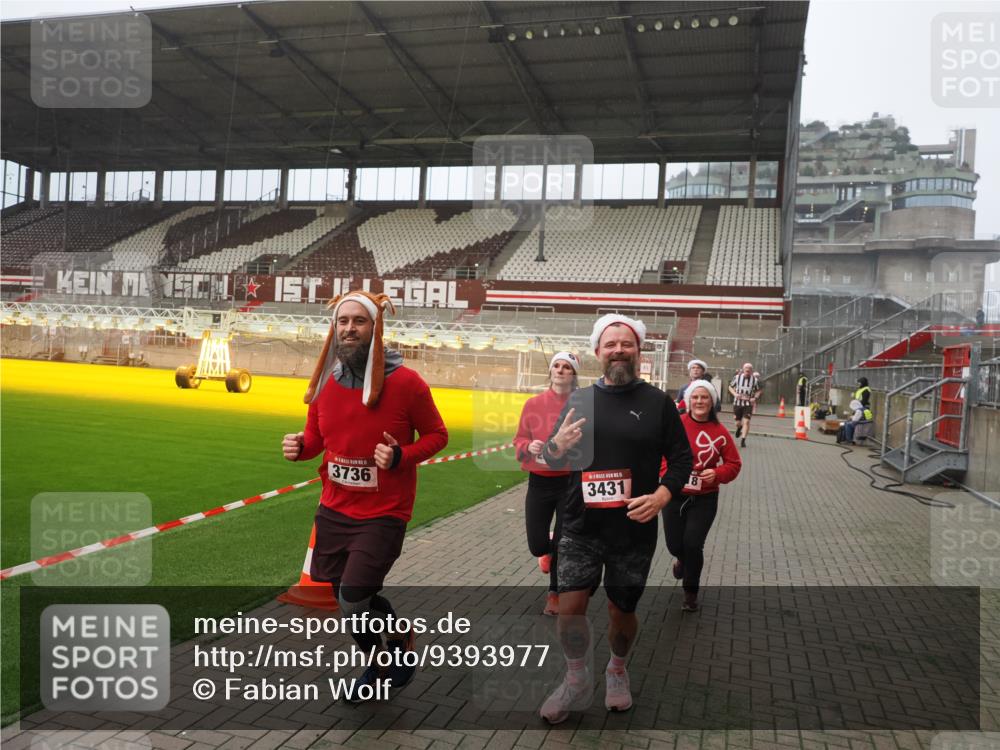 07.12.2025 - St. Pauli X-Mass-Run No. 15 Fabian Wolf http://msf.ph/oto/9393977 07.12.2025 10:22:13 Ziel 1371, 1488, 2817, 2818, 2819, 3431, 3736, 3999, 4000, 4415, 4774 meine-sportfotos.de