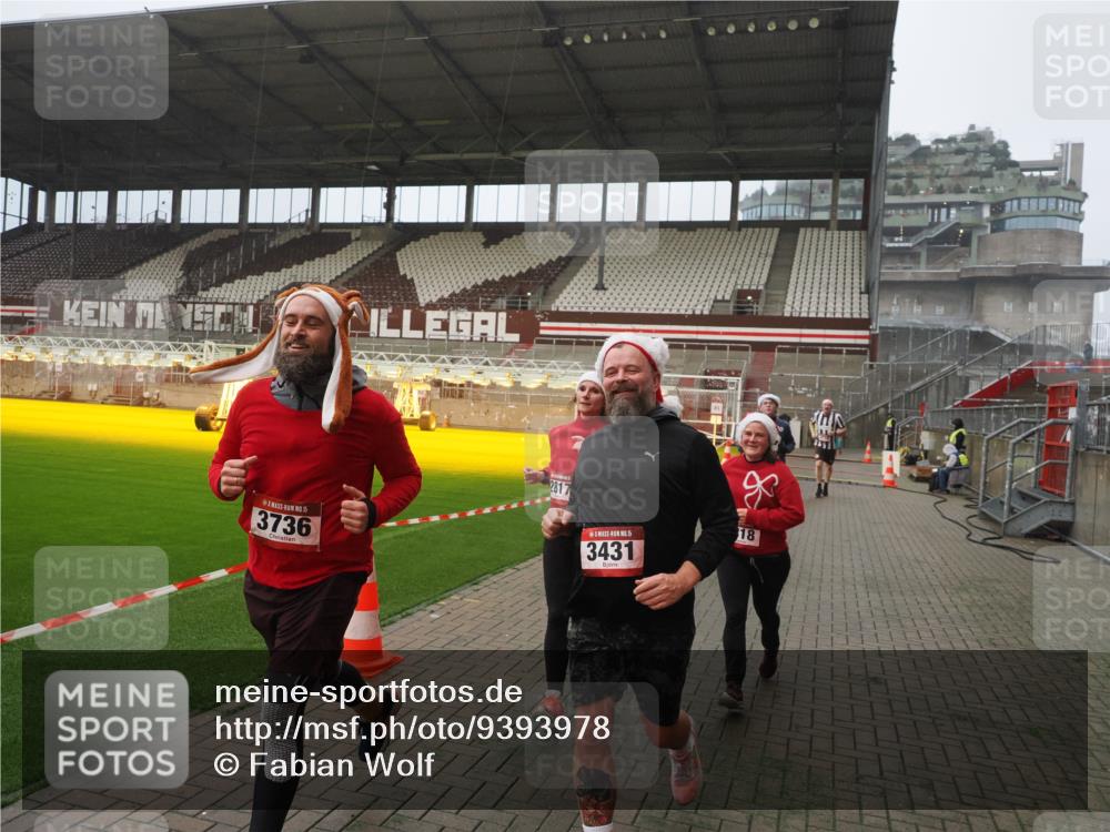 07.12.2025 - St. Pauli X-Mass-Run No. 15 Fabian Wolf http://msf.ph/oto/9393978 07.12.2025 10:22:13 Ziel 1371, 1488, 2817, 2818, 2819, 3431, 3736, 3999, 4000, 4415, 4774 meine-sportfotos.de