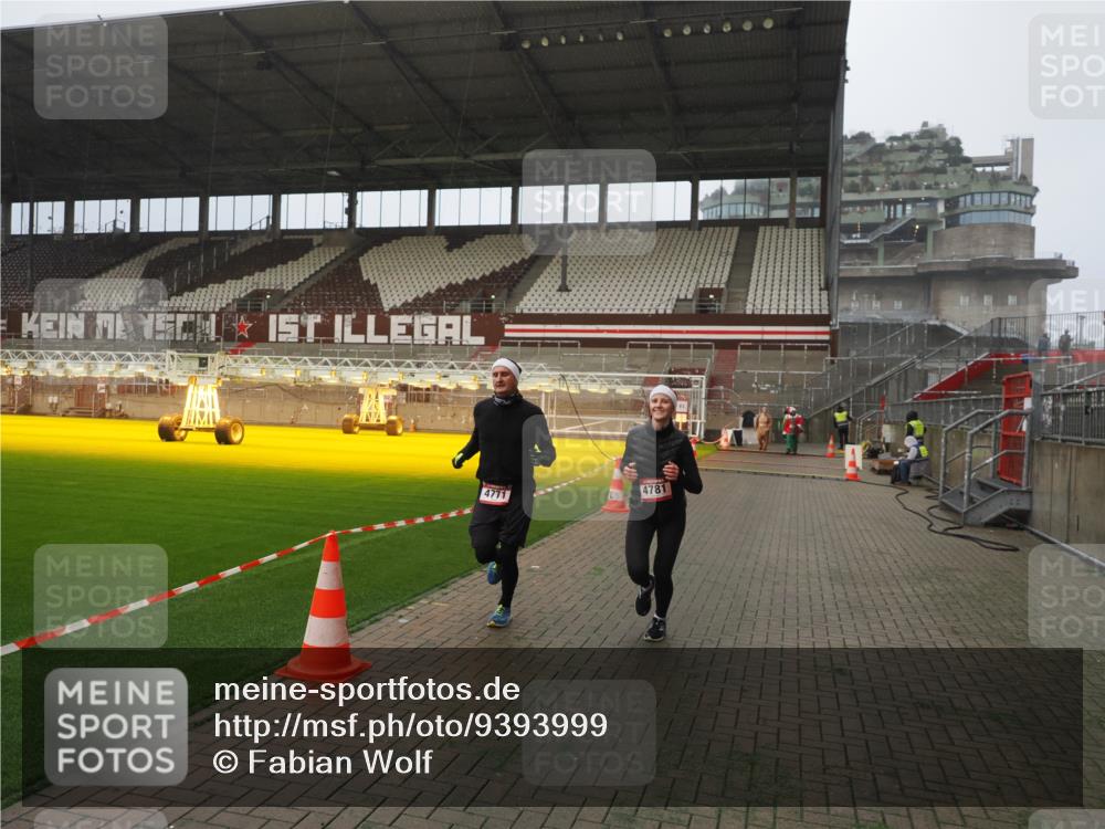 07.12.2025 - St. Pauli X-Mass-Run No. 15 Fabian Wolf http://msf.ph/oto/9393999 07.12.2025 10:22:24 Ziel 2184, 2817, 2818, 2819, 3431, 3736, 4771, 4774, 4781 meine-sportfotos.de