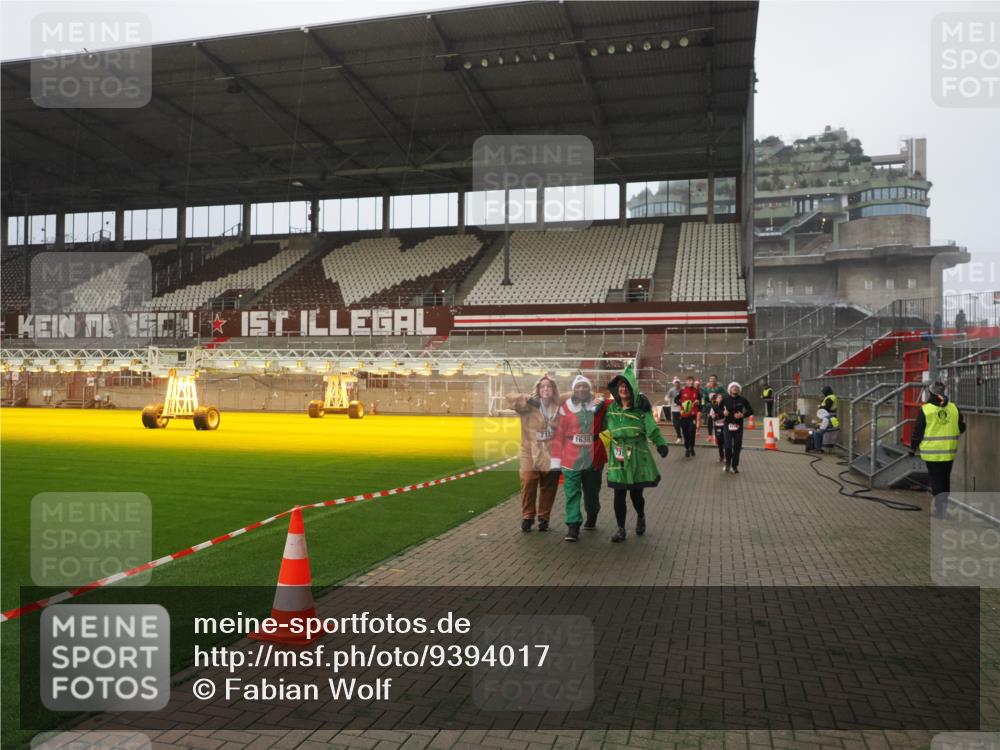 07.12.2025 - St. Pauli X-Mass-Run No. 15 Fabian Wolf http://msf.ph/oto/9394017 07.12.2025 10:22:42 Ziel 715, 739, 794, 1636, 4407, 4411, 4419, 4509, 4539 meine-sportfotos.de