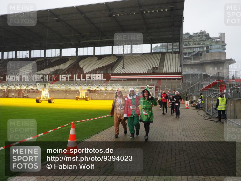 07.12.2025 - St. Pauli X-Mass-Run No. 15 Fabian Wolf http://msf.ph/oto/9394023 07.12.2025 10:22:43 Ziel 715, 739, 794, 1636, 4407, 4411, 4419, 4509, 4539 meine-sportfotos.de