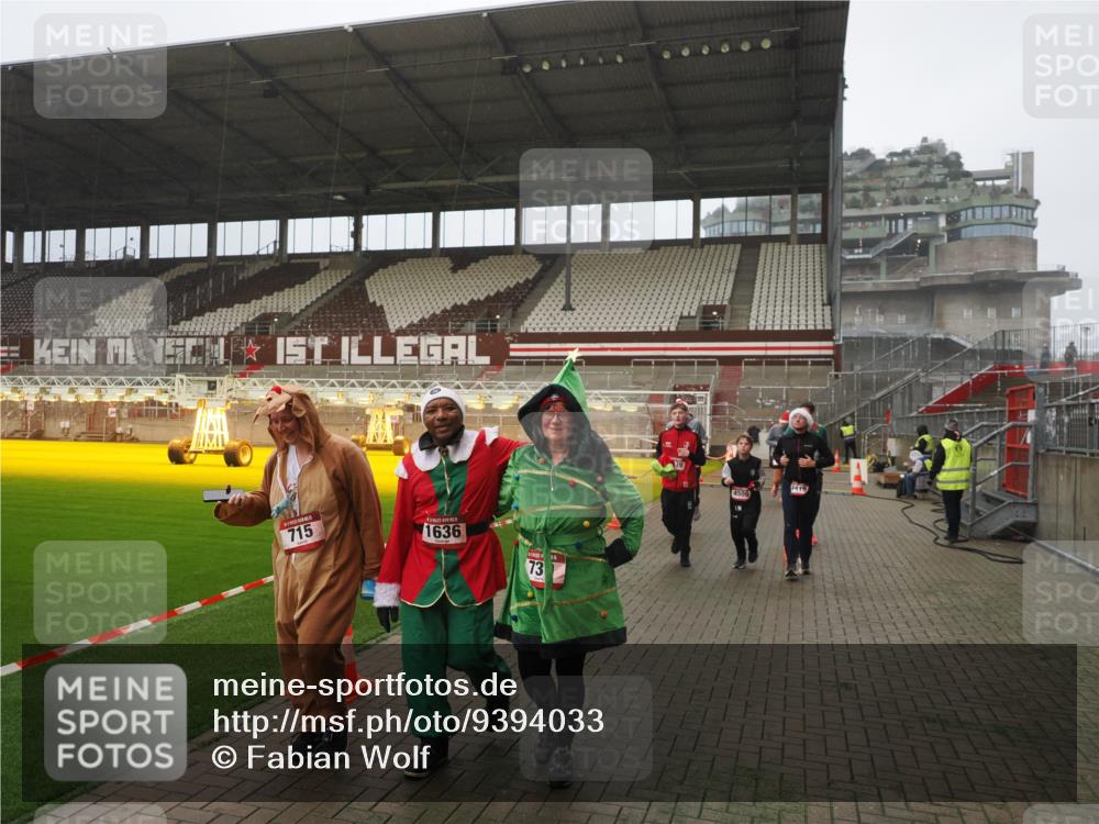 07.12.2025 - St. Pauli X-Mass-Run No. 15 Fabian Wolf http://msf.ph/oto/9394033 07.12.2025 10:22:45 Ziel 715, 739, 794, 1636, 3780, 4287, 4407, 4411, 4419, 4509, 4539 meine-sportfotos.de
