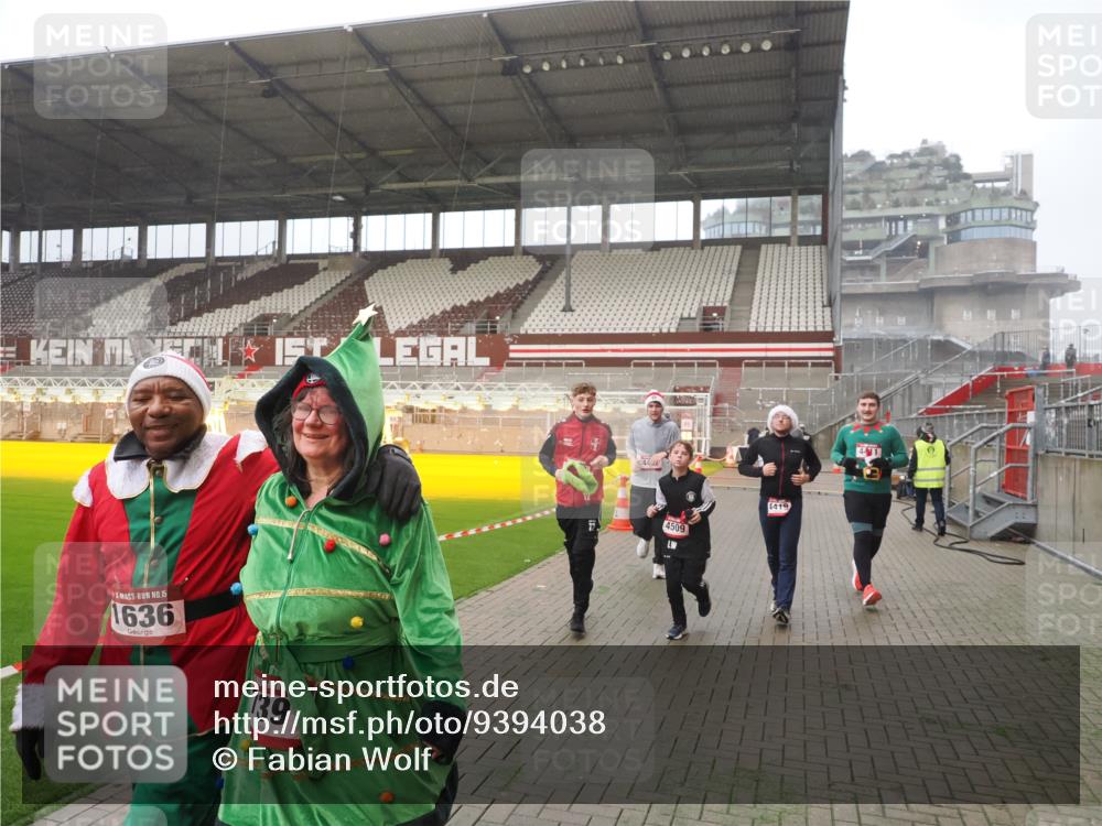 07.12.2025 - St. Pauli X-Mass-Run No. 15 Fabian Wolf http://msf.ph/oto/9394038 07.12.2025 10:22:46 Ziel 715, 739, 794, 1636, 3780, 4287, 4407, 4411, 4419, 4509, 4539 meine-sportfotos.de