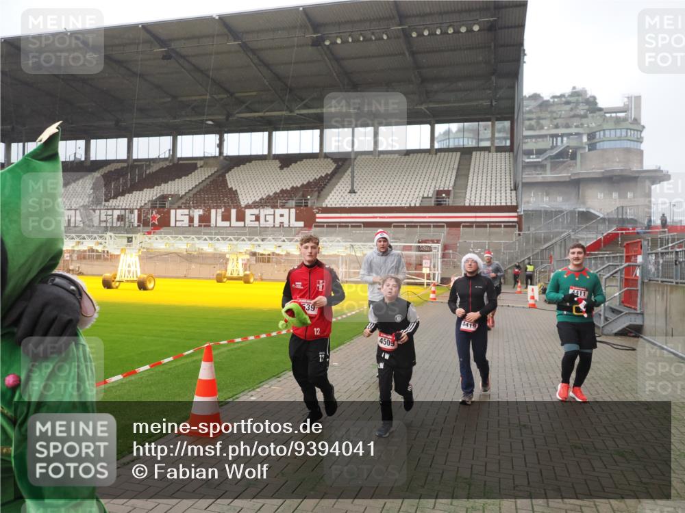 07.12.2025 - St. Pauli X-Mass-Run No. 15 Fabian Wolf http://msf.ph/oto/9394041 07.12.2025 10:22:47 Ziel 715, 739, 794, 3780, 4287, 4407, 4411, 4419, 4509, 4539 meine-sportfotos.de