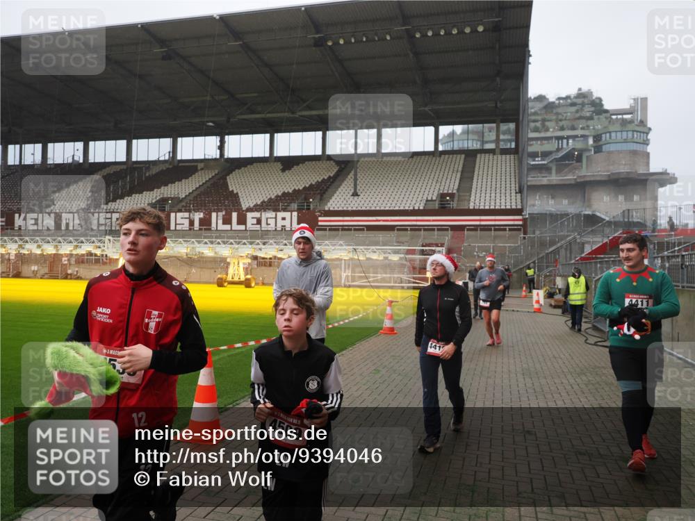 07.12.2025 - St. Pauli X-Mass-Run No. 15 Fabian Wolf http://msf.ph/oto/9394046 07.12.2025 10:22:48 Ziel 794, 3780, 4287, 4407, 4411, 4419, 4509, 4539 meine-sportfotos.de