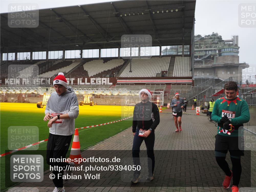 07.12.2025 - St. Pauli X-Mass-Run No. 15 Fabian Wolf http://msf.ph/oto/9394050 07.12.2025 10:22:49 Ziel 794, 3780, 4287, 4407, 4411, 4419, 4509, 4539 meine-sportfotos.de