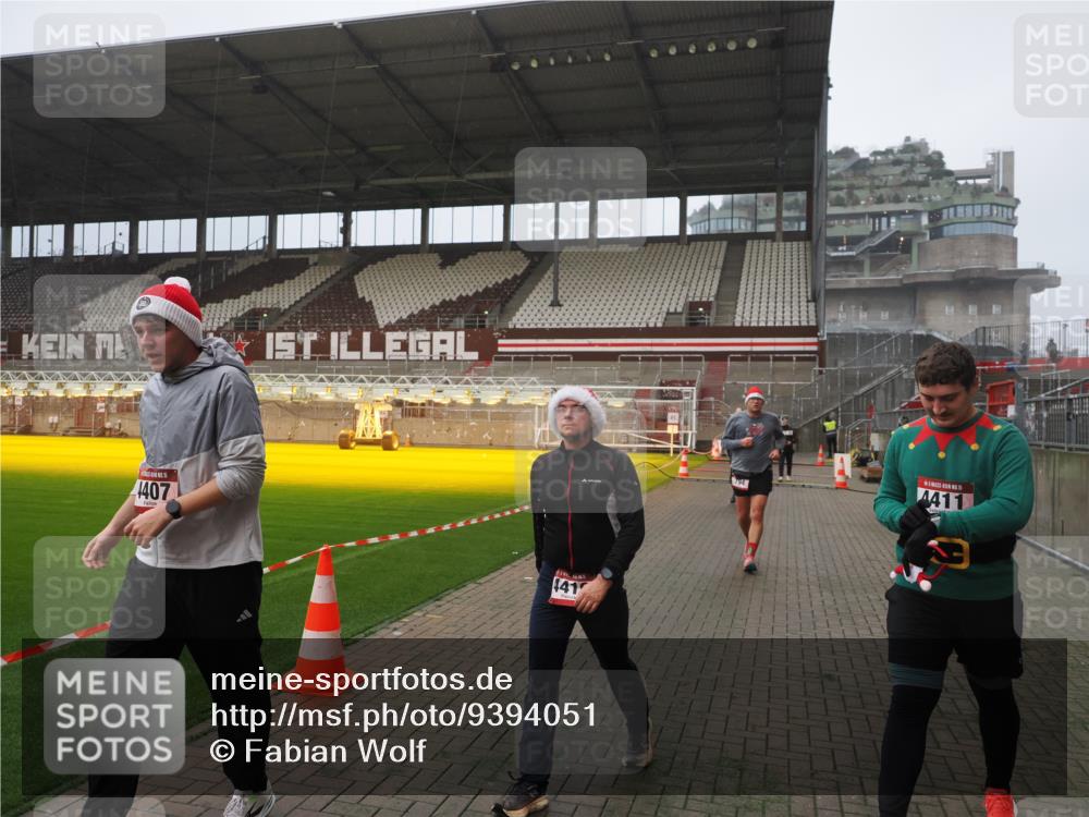 07.12.2025 - St. Pauli X-Mass-Run No. 15 Fabian Wolf http://msf.ph/oto/9394051 07.12.2025 10:22:49 Ziel 794, 3780, 4287, 4407, 4411, 4419, 4509, 4539 meine-sportfotos.de