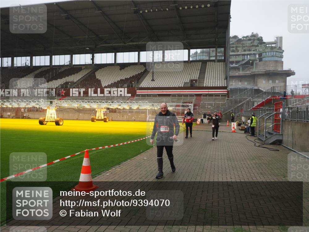 07.12.2025 - St. Pauli X-Mass-Run No. 15 Fabian Wolf http://msf.ph/oto/9394070 07.12.2025 10:22:55 Ziel 794, 2638, 3780, 4287, 4407, 4411, 4419, 4509, 4539 meine-sportfotos.de