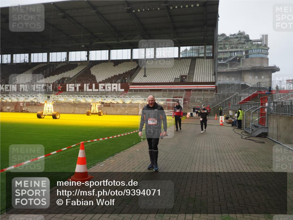 07.12.2025 - St. Pauli X-Mass-Run No. 15 Fabian Wolf http://msf.ph/oto/9394071 07.12.2025 10:22:55 Ziel 794, 2638, 3780, 4287, 4407, 4411, 4419, 4509, 4539 meine-sportfotos.de