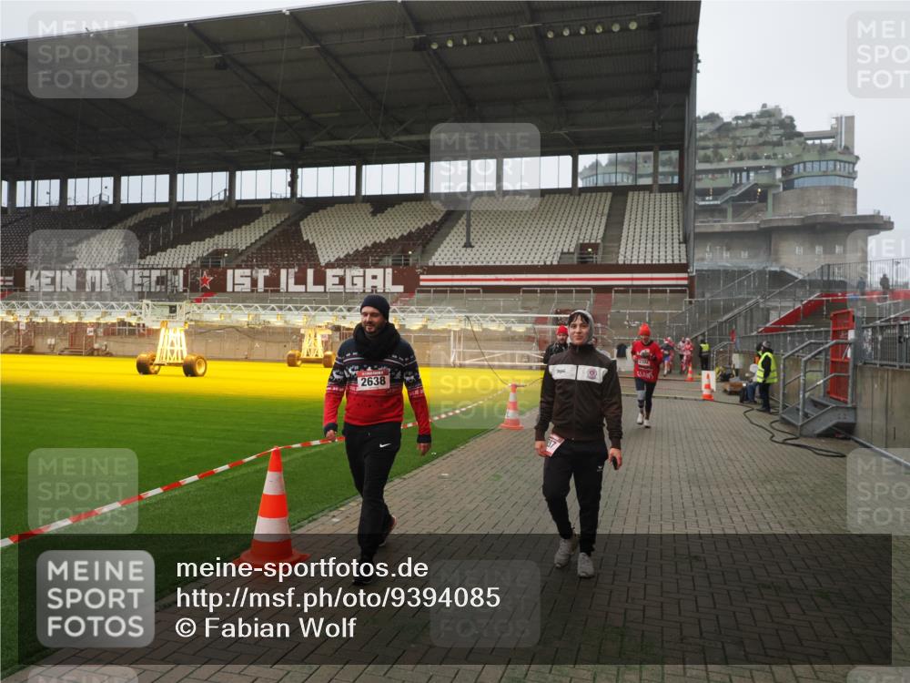 07.12.2025 - St. Pauli X-Mass-Run No. 15 Fabian Wolf http://msf.ph/oto/9394085 07.12.2025 10:23:02 Ziel 794, 1996, 2123, 2304, 2638, 3780, 4287 meine-sportfotos.de