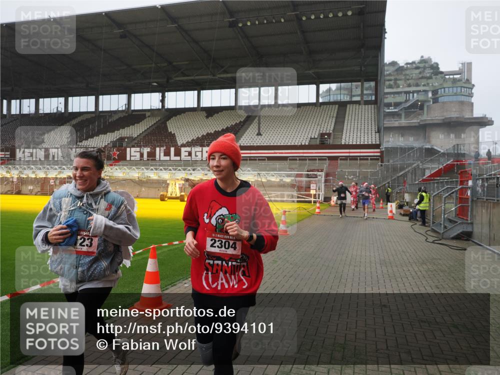 07.12.2025 - St. Pauli X-Mass-Run No. 15 Fabian Wolf http://msf.ph/oto/9394101 07.12.2025 10:23:06 Ziel 1996, 2123, 2304, 2508, 2511, 2638, 3078, 3079 meine-sportfotos.de