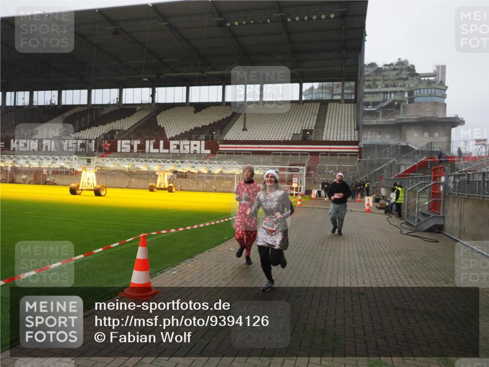 07.12.2025 - St. Pauli X-Mass-Run No. 15 Fabian Wolf http://msf.ph/oto/9394126 07.12.2025 10:23:23 Ziel 2508, 2511, 3052, 3078, 3079, 4005, 4141, 4458 meine-sportfotos.de