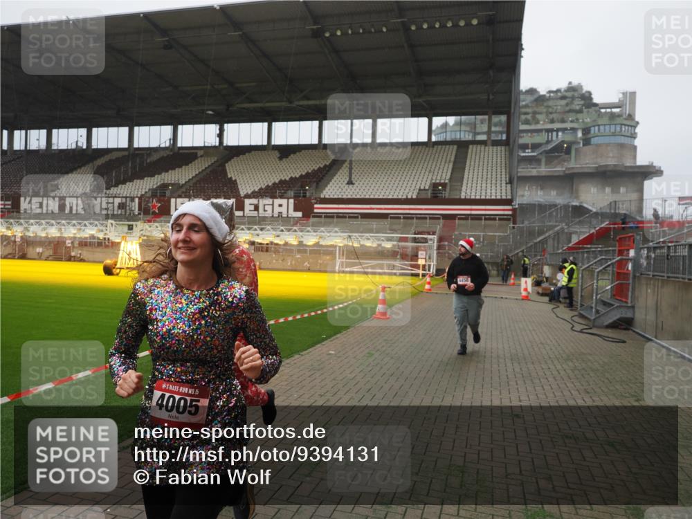 07.12.2025 - St. Pauli X-Mass-Run No. 15 Fabian Wolf http://msf.ph/oto/9394131 07.12.2025 10:23:24 Ziel 2508, 2511, 3052, 3078, 3079, 4005, 4141, 4145, 4458, 4549 meine-sportfotos.de