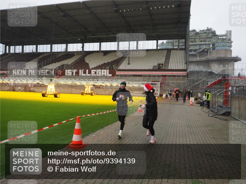 07.12.2025 - St. Pauli X-Mass-Run No. 15 Fabian Wolf http://msf.ph/oto/9394139 07.12.2025 10:23:29 Ziel 638, 3644, 3649, 4005, 4141, 4145, 4458, 4549 meine-sportfotos.de