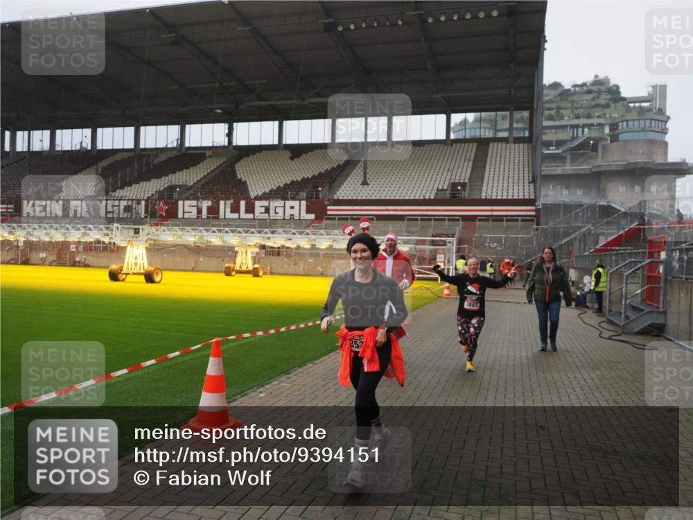07.12.2025 - St. Pauli X-Mass-Run No. 15 Fabian Wolf http://msf.ph/oto/9394151 07.12.2025 10:23:38 Ziel 638, 3539, 3644, 3649, 3887, 3890, 4145, 4549 meine-sportfotos.de
