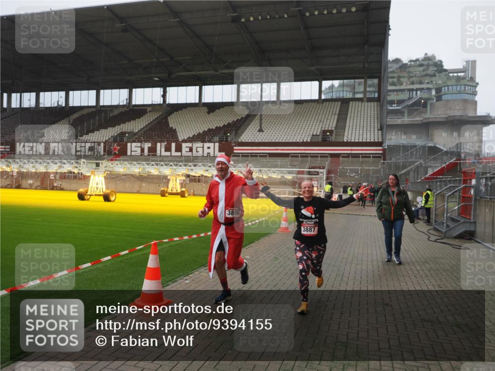 07.12.2025 - St. Pauli X-Mass-Run No. 15 Fabian Wolf http://msf.ph/oto/9394155 07.12.2025 10:23:39 Ziel 638, 1104, 3539, 3644, 3649, 3887, 3890, 4145, 4549 meine-sportfotos.de