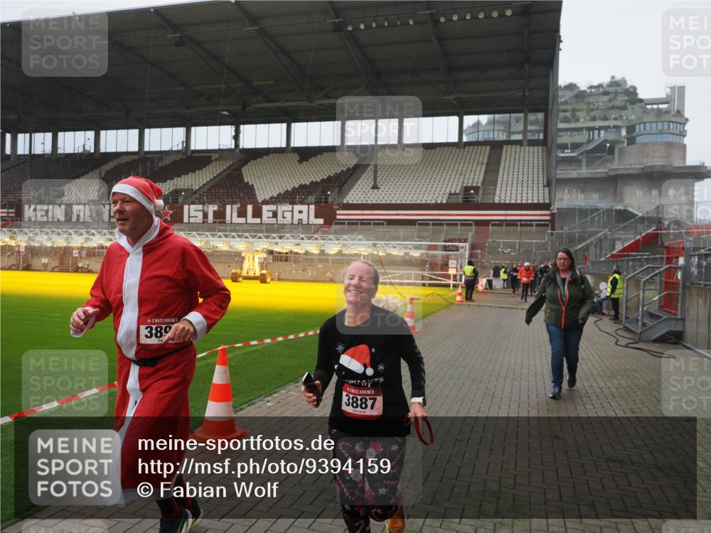 07.12.2025 - St. Pauli X-Mass-Run No. 15 Fabian Wolf http://msf.ph/oto/9394159 07.12.2025 10:23:39 Ziel 638, 1104, 3539, 3644, 3649, 3887, 3890, 4145, 4549 meine-sportfotos.de