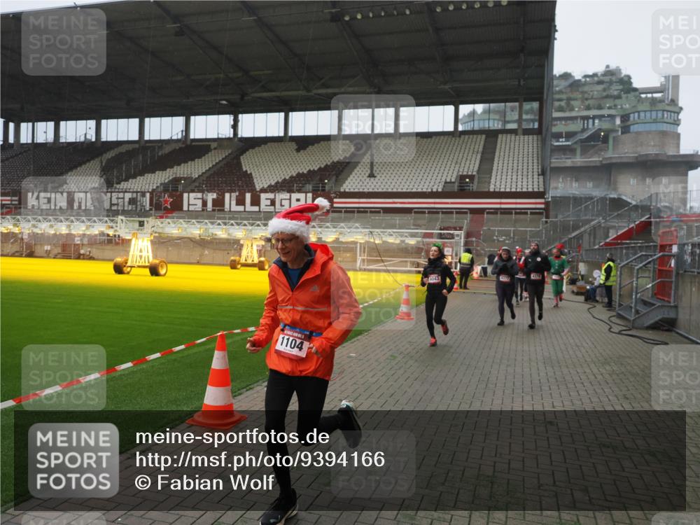 07.12.2025 - St. Pauli X-Mass-Run No. 15 Fabian Wolf http://msf.ph/oto/9394166 07.12.2025 10:23:46 Ziel 638, 1104, 2603, 2634, 3539, 3644, 3649, 3887, 3890, 4043, 4139, 4144, 4377, 4378 meine-sportfotos.de