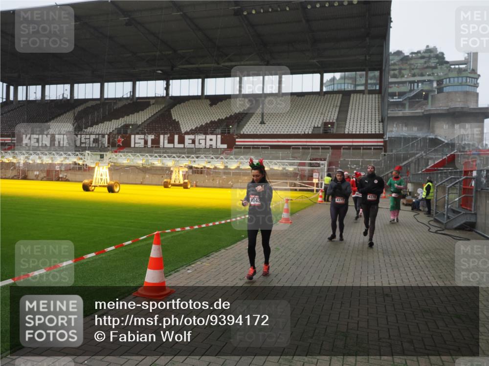 07.12.2025 - St. Pauli X-Mass-Run No. 15 Fabian Wolf http://msf.ph/oto/9394172 07.12.2025 10:23:48 Ziel 1104, 2603, 2634, 3539, 3644, 3649, 3887, 3890, 4043, 4139, 4144, 4377, 4378 meine-sportfotos.de