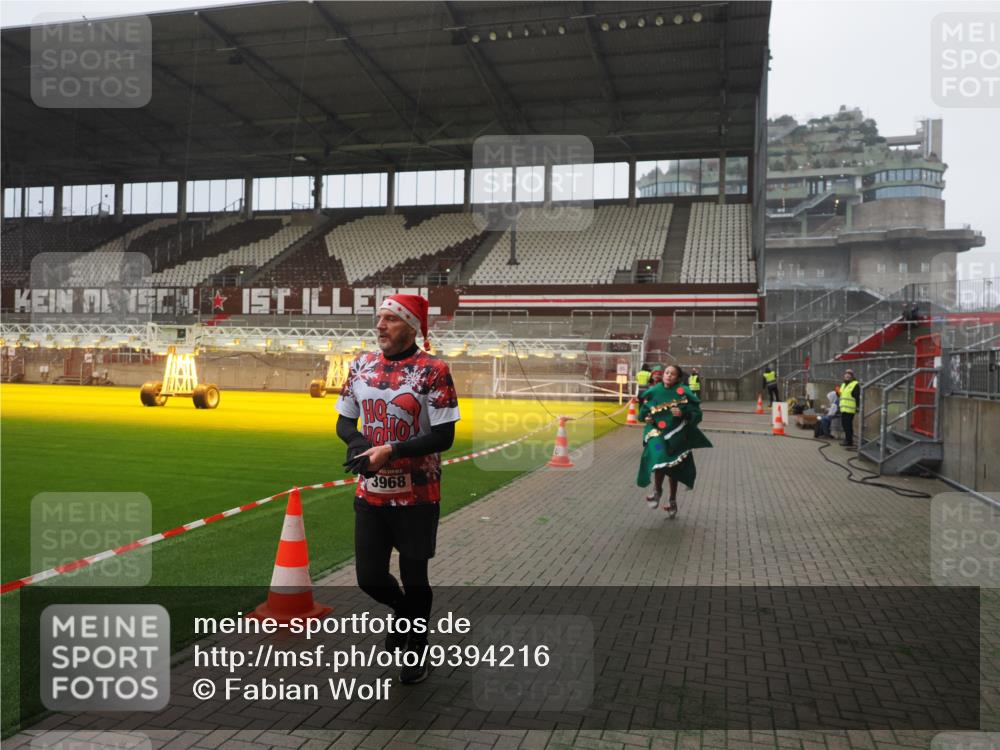 07.12.2025 - St. Pauli X-Mass-Run No. 15 Fabian Wolf http://msf.ph/oto/9394216 07.12.2025 10:23:59 Ziel 711, 1104, 2603, 2634, 3968, 4043, 4139, 4144, 4203, 4377, 4378, 4479, 4765 meine-sportfotos.de