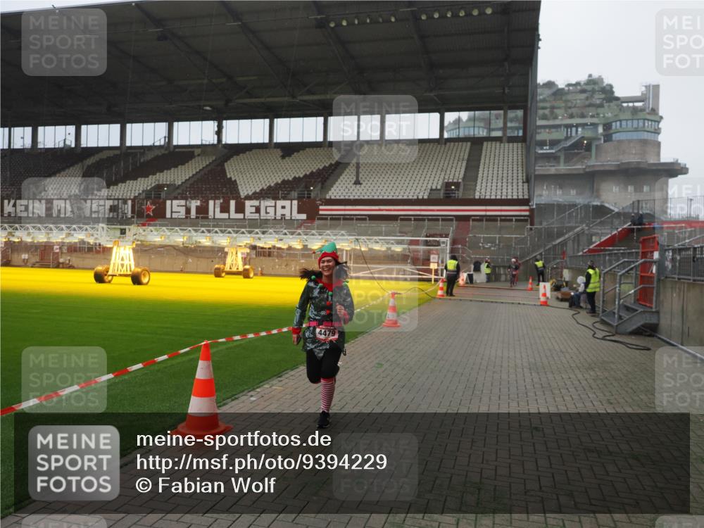 07.12.2025 - St. Pauli X-Mass-Run No. 15 Fabian Wolf http://msf.ph/oto/9394229 07.12.2025 10:24:02 Ziel 711, 2603, 2634, 3968, 4139, 4144, 4203, 4479, 4765 meine-sportfotos.de