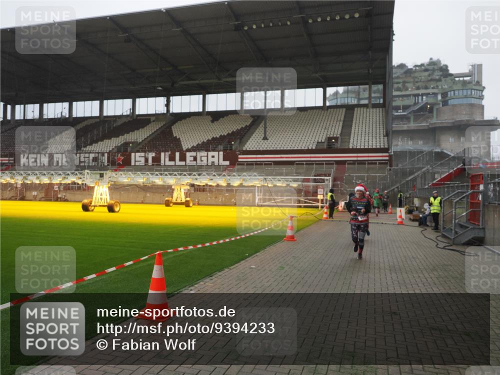 07.12.2025 - St. Pauli X-Mass-Run No. 15 Fabian Wolf http://msf.ph/oto/9394233 07.12.2025 10:24:10 Ziel 711, 897, 3968, 4040, 4203, 4479, 4765 meine-sportfotos.de