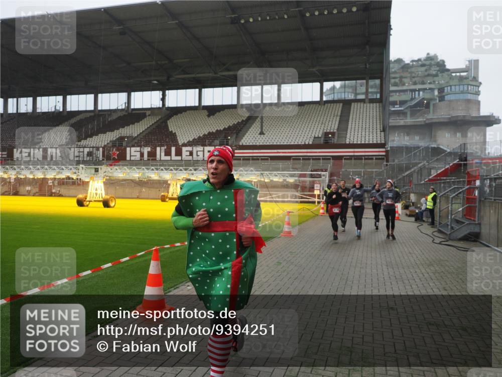 07.12.2025 - St. Pauli X-Mass-Run No. 15 Fabian Wolf http://msf.ph/oto/9394251 07.12.2025 10:24:17 Ziel 712, 897, 4040, 4122, 4140, 4689, 4692, 4694 meine-sportfotos.de