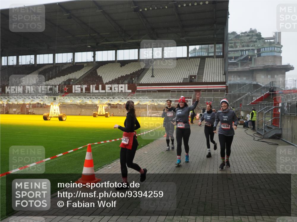07.12.2025 - St. Pauli X-Mass-Run No. 15 Fabian Wolf http://msf.ph/oto/9394259 07.12.2025 10:24:20 Ziel 712, 897, 4040, 4122, 4140, 4689, 4692, 4694 meine-sportfotos.de