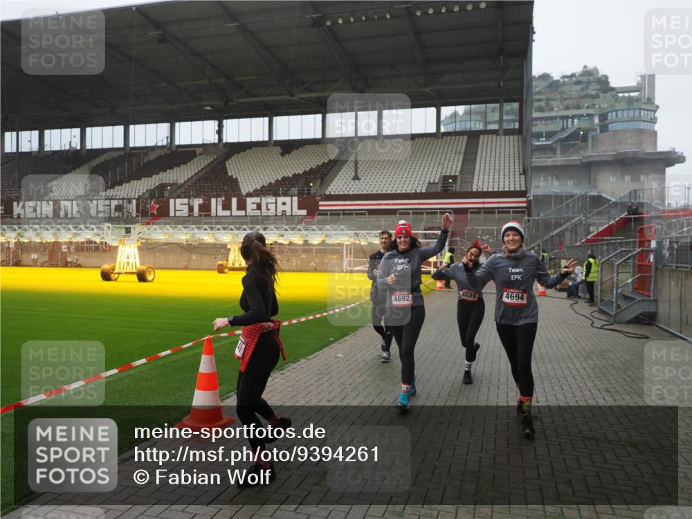07.12.2025 - St. Pauli X-Mass-Run No. 15 Fabian Wolf http://msf.ph/oto/9394261 07.12.2025 10:24:20 Ziel 712, 897, 4040, 4122, 4140, 4689, 4692, 4694 meine-sportfotos.de