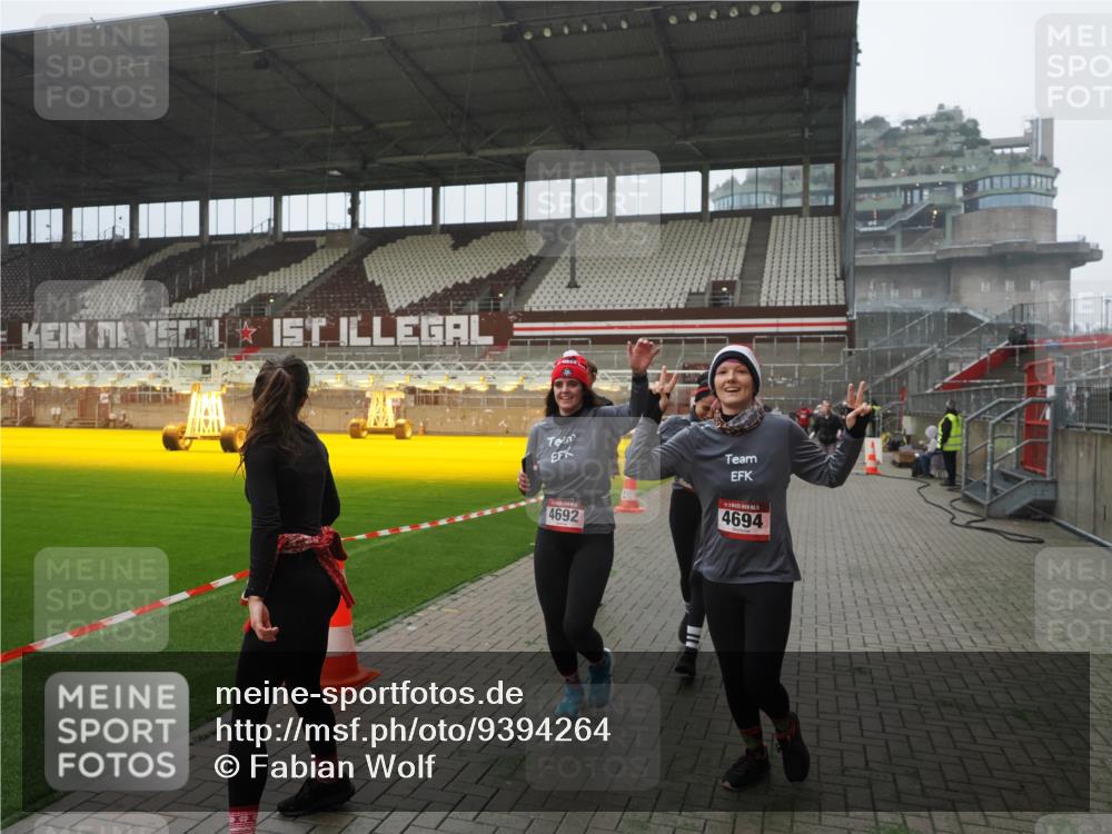 07.12.2025 - St. Pauli X-Mass-Run No. 15 Fabian Wolf http://msf.ph/oto/9394264 07.12.2025 10:24:21 Ziel 712, 897, 4040, 4122, 4140, 4689, 4692, 4694 meine-sportfotos.de