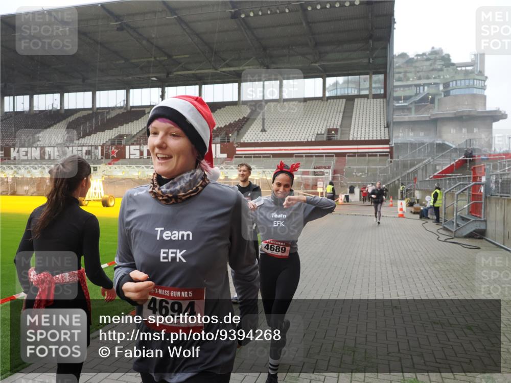 07.12.2025 - St. Pauli X-Mass-Run No. 15 Fabian Wolf http://msf.ph/oto/9394268 07.12.2025 10:24:21 Ziel 712, 897, 4040, 4122, 4140, 4689, 4692, 4694 meine-sportfotos.de