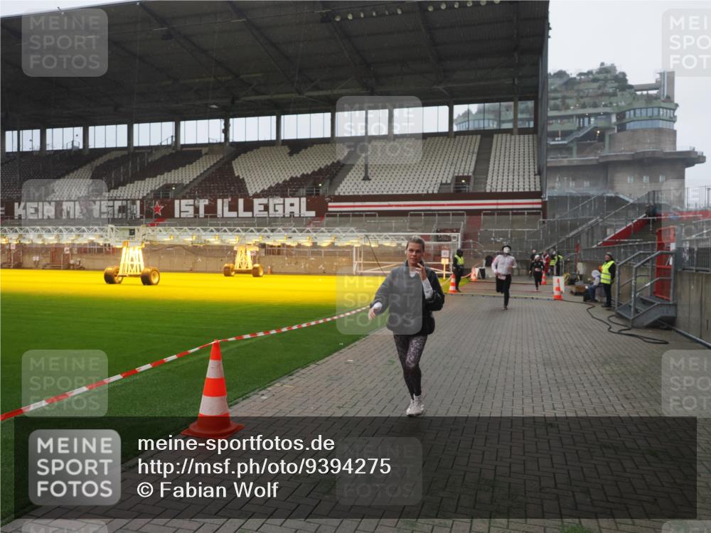 07.12.2025 - St. Pauli X-Mass-Run No. 15 Fabian Wolf http://msf.ph/oto/9394275 07.12.2025 10:24:25 Ziel 712, 897, 1986, 2071, 4040, 4122, 4140, 4689, 4692, 4694 meine-sportfotos.de