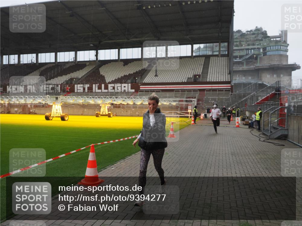 07.12.2025 - St. Pauli X-Mass-Run No. 15 Fabian Wolf http://msf.ph/oto/9394277 07.12.2025 10:24:25 Ziel 712, 897, 1986, 2071, 4040, 4122, 4140, 4689, 4692, 4694 meine-sportfotos.de