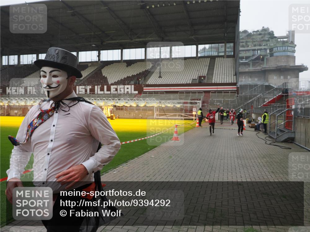 07.12.2025 - St. Pauli X-Mass-Run No. 15 Fabian Wolf http://msf.ph/oto/9394292 07.12.2025 10:24:29 Ziel 712, 1986, 2071, 4122, 4140, 4689, 4692, 4694, 4766, 4780 meine-sportfotos.de