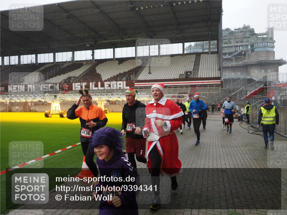 07.12.2025 - St. Pauli X-Mass-Run No. 15 Fabian Wolf http://msf.ph/oto/9394341 07.12.2025 10:24:48 Ziel 915, 974, 3152, 4078, 4079, 4091, 4092, 4135, 4136, 4155, 4177, 4496, 4497, 4530, 4541, 4542, 4766, 4780 meine-sportfotos.de