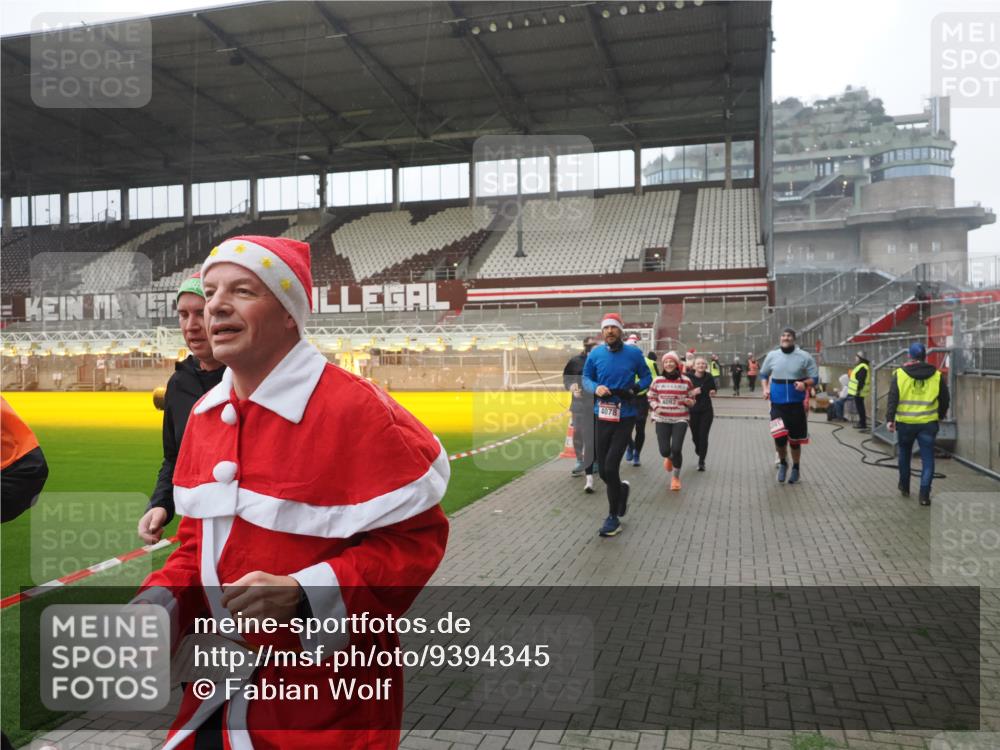 07.12.2025 - St. Pauli X-Mass-Run No. 15 Fabian Wolf http://msf.ph/oto/9394345 07.12.2025 10:24:49 Ziel 915, 974, 3152, 4078, 4079, 4091, 4092, 4135, 4136, 4155, 4177, 4496, 4497, 4530, 4541, 4542, 4766, 4780 meine-sportfotos.de