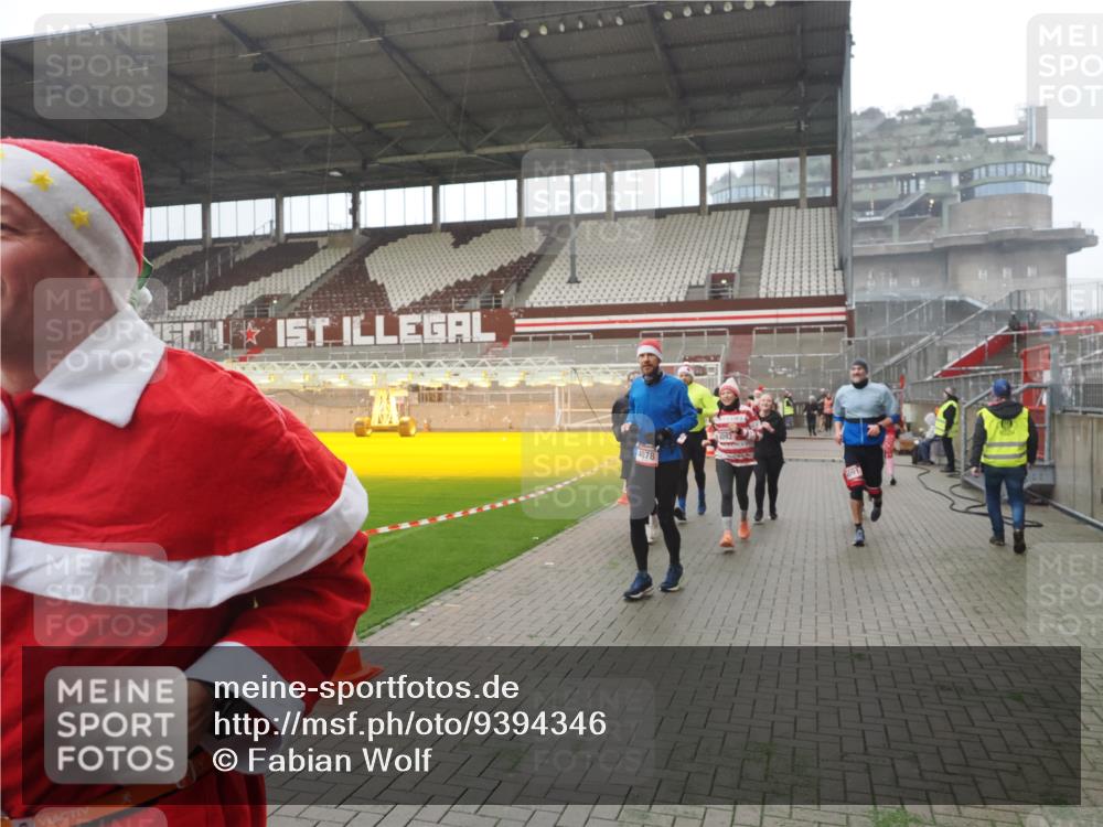 07.12.2025 - St. Pauli X-Mass-Run No. 15 Fabian Wolf http://msf.ph/oto/9394346 07.12.2025 10:24:49 Ziel 915, 974, 3152, 4078, 4079, 4091, 4092, 4135, 4136, 4155, 4177, 4496, 4497, 4530, 4541, 4542, 4766, 4780 meine-sportfotos.de