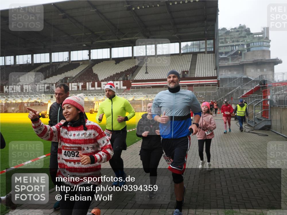 07.12.2025 - St. Pauli X-Mass-Run No. 15 Fabian Wolf http://msf.ph/oto/9394359 07.12.2025 10:24:52 Ziel 915, 974, 3152, 4078, 4079, 4091, 4092, 4135, 4136, 4155, 4177, 4474, 4496, 4497, 4530, 4541, 4542, 4846 meine-sportfotos.de
