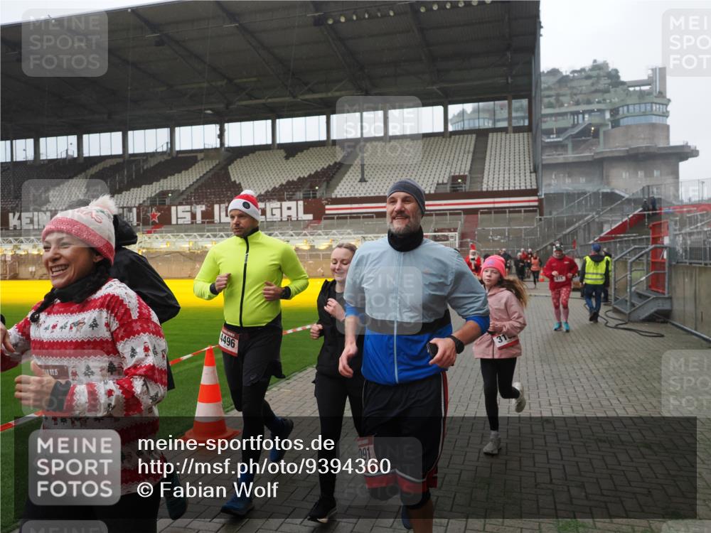 07.12.2025 - St. Pauli X-Mass-Run No. 15 Fabian Wolf http://msf.ph/oto/9394360 07.12.2025 10:24:52 Ziel 915, 974, 3152, 4078, 4079, 4091, 4092, 4135, 4136, 4155, 4177, 4474, 4496, 4497, 4530, 4541, 4542, 4846 meine-sportfotos.de