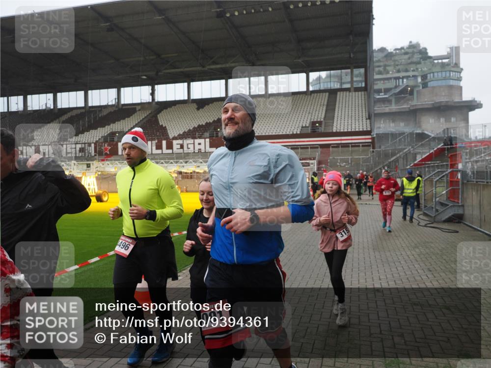 07.12.2025 - St. Pauli X-Mass-Run No. 15 Fabian Wolf http://msf.ph/oto/9394361 07.12.2025 10:24:52 Ziel 915, 974, 3152, 4078, 4079, 4091, 4092, 4135, 4136, 4155, 4177, 4474, 4496, 4497, 4530, 4541, 4542, 4846 meine-sportfotos.de