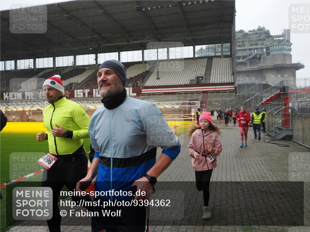 07.12.2025 - St. Pauli X-Mass-Run No. 15 Fabian Wolf http://msf.ph/oto/9394362 07.12.2025 10:24:52 Ziel 915, 974, 3152, 4078, 4079, 4091, 4092, 4135, 4136, 4155, 4177, 4474, 4496, 4497, 4530, 4541, 4542, 4846 meine-sportfotos.de