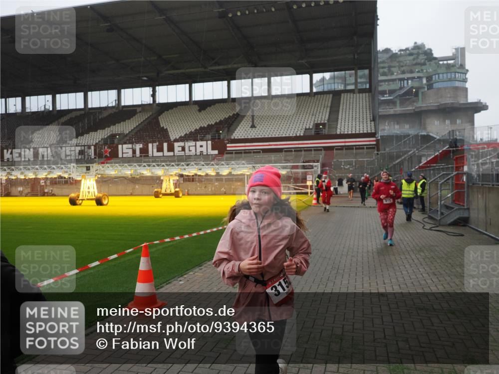 07.12.2025 - St. Pauli X-Mass-Run No. 15 Fabian Wolf http://msf.ph/oto/9394365 07.12.2025 10:24:53 Ziel 915, 974, 3152, 4078, 4079, 4091, 4092, 4135, 4136, 4155, 4177, 4474, 4496, 4497, 4530, 4541, 4542, 4846 meine-sportfotos.de