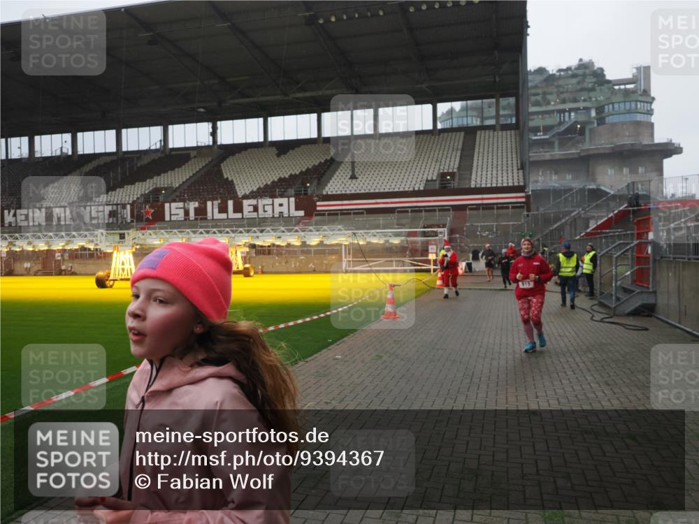 07.12.2025 - St. Pauli X-Mass-Run No. 15 Fabian Wolf http://msf.ph/oto/9394367 07.12.2025 10:24:53 Ziel 915, 974, 3152, 4078, 4079, 4091, 4092, 4135, 4136, 4155, 4177, 4474, 4496, 4497, 4530, 4541, 4542, 4846 meine-sportfotos.de