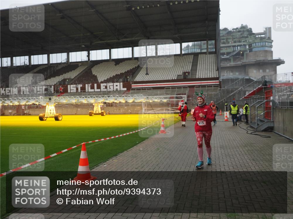 07.12.2025 - St. Pauli X-Mass-Run No. 15 Fabian Wolf http://msf.ph/oto/9394373 07.12.2025 10:24:55 Ziel 915, 974, 3152, 4078, 4079, 4091, 4092, 4135, 4136, 4155, 4177, 4474, 4496, 4497, 4513, 4514, 4530, 4846 meine-sportfotos.de