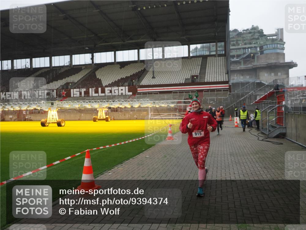 07.12.2025 - St. Pauli X-Mass-Run No. 15 Fabian Wolf http://msf.ph/oto/9394374 07.12.2025 10:24:55 Ziel 915, 974, 3152, 4078, 4079, 4091, 4092, 4135, 4136, 4155, 4177, 4474, 4496, 4497, 4513, 4514, 4530, 4846 meine-sportfotos.de