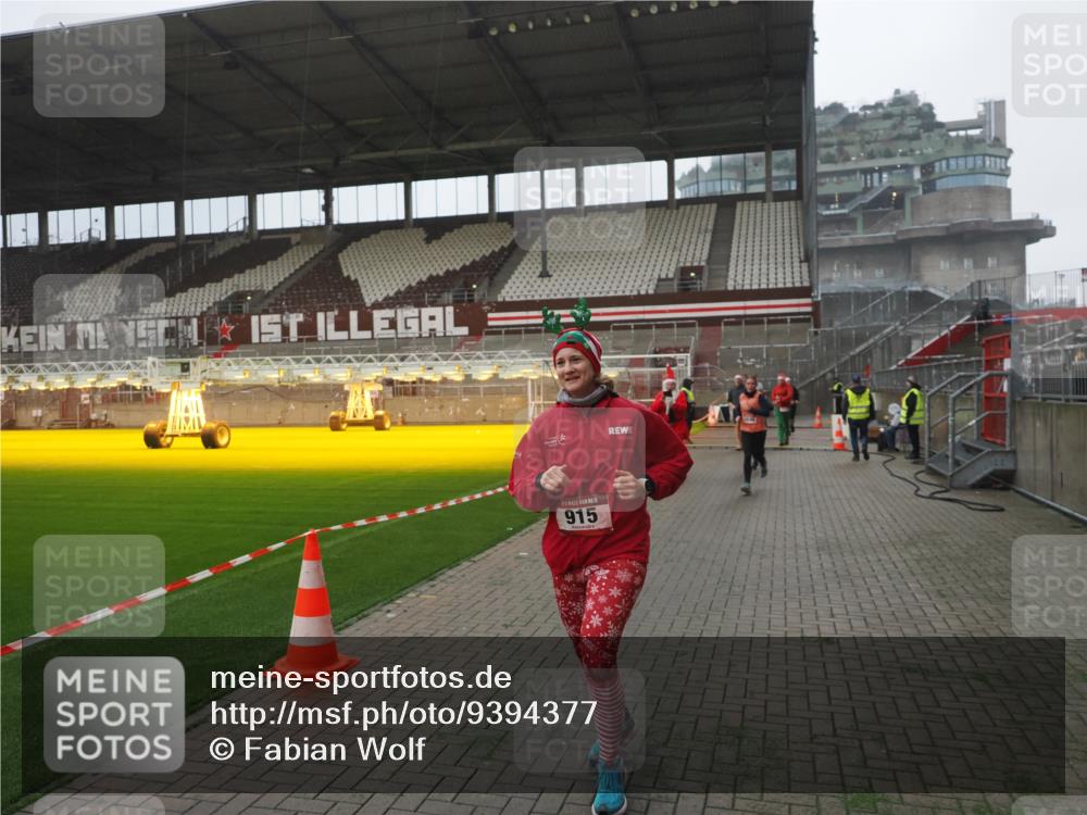 07.12.2025 - St. Pauli X-Mass-Run No. 15 Fabian Wolf http://msf.ph/oto/9394377 07.12.2025 10:24:56 Ziel 915, 974, 3152, 4078, 4079, 4091, 4092, 4135, 4136, 4155, 4177, 4431, 4474, 4496, 4497, 4513, 4514, 4530, 4846 meine-sportfotos.de