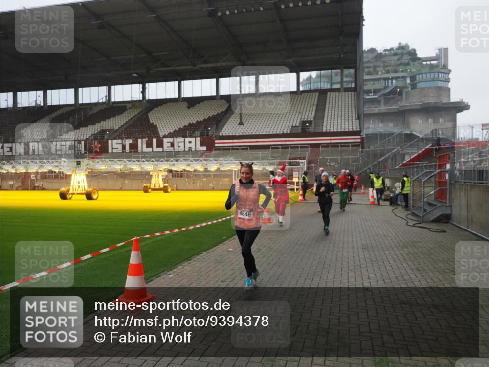 07.12.2025 - St. Pauli X-Mass-Run No. 15 Fabian Wolf http://msf.ph/oto/9394378 07.12.2025 10:24:58 Ziel 915, 974, 3152, 4078, 4079, 4091, 4092, 4135, 4136, 4155, 4177, 4431, 4474, 4496, 4497, 4513, 4514, 4530, 4846 meine-sportfotos.de